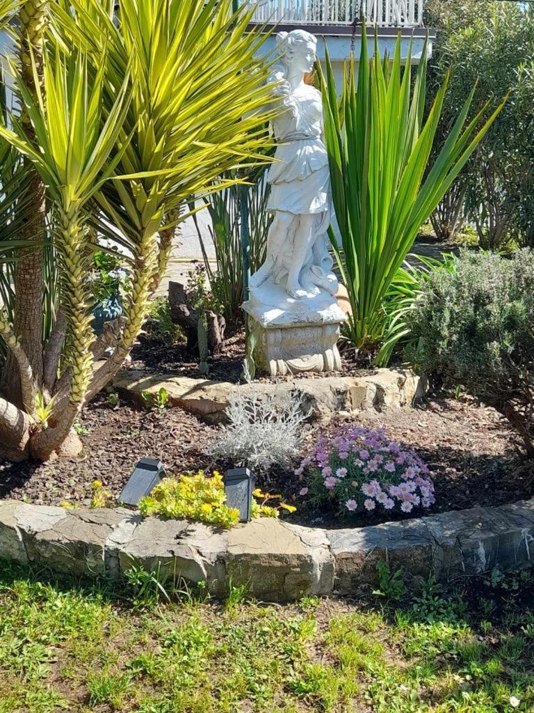 Villa La Parisienne Diano Borello Eksteriør billede